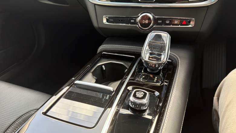 Volvo S90 2.0 T8 RC PHEV [455] Ultimate Dark 4dr AWD Auto Saloon